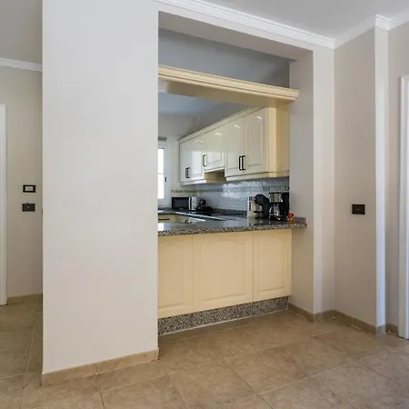 Emilia - Cristianos, Heated Pool, Spacious Terrace, Fibre Net, Tv Channels * Los Cristianos (Tenerife)