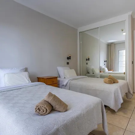 Apartment Emilia - Cristianos, Heated Pool, Spacious Terrace, Fibre Net, Tv Channels Los Cristianos (Tenerife)