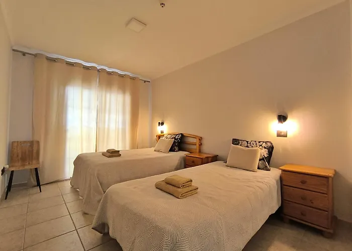 Emilia - Cristianos, Heated Pool, Spacious Terrace, Fibre Net, Tv Channels Лос Кристианос